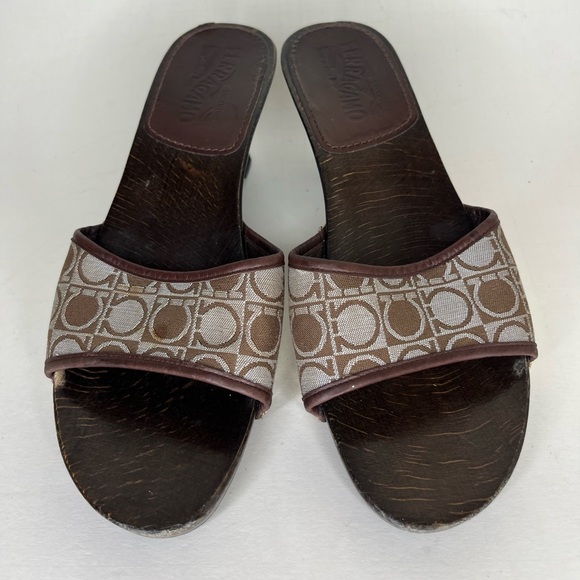 salvatore ferragamo sandals women Size 7.5B Signature Brown Textile Italy - Picture 16 of 16